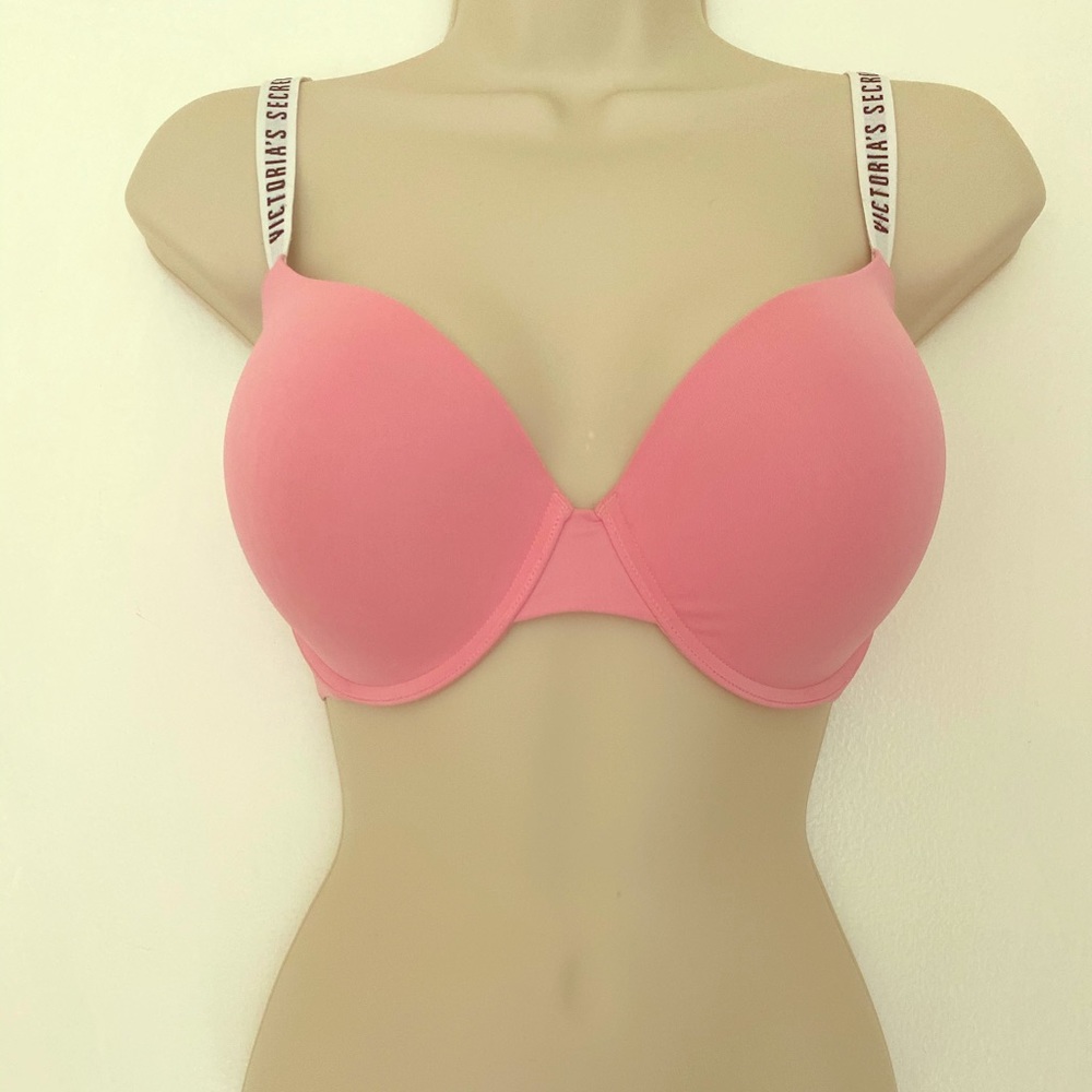 Victoria’s Secret T-shirt Demi Bra